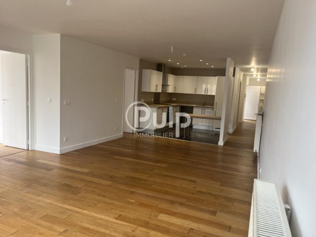 À louer Magnifique appartement T3 de 86 m² en plein centre ville de CarviN