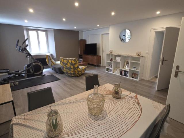 A louer magnifique grand 2 pièces de 71 m² style 2,5 p. entièrement refait à neuf en plein centre de la ville de la Chaux de Fonds