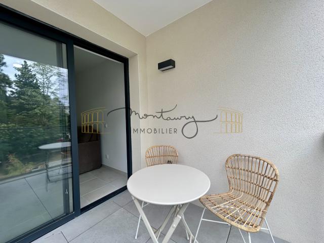A LOUER MAGNIFIQUE STUDIO NEUF AVEC TERRASSE ET PARKING