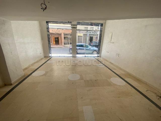 À louer magasin 76 m2 à bourgogne