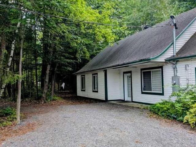 A Louer Maison 6.1/2 bord de Lac a 30 min de Mtl Est Électricité inclus