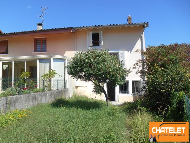A louer maison 99.93 m2 T3 mitoyenne non meublée avec terrain clos à Meillonnas au coeur du village