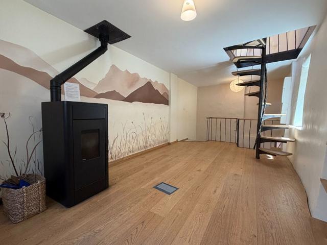 À LOUER Maison 2 pièces sur 3 niveaux à SAILLANS