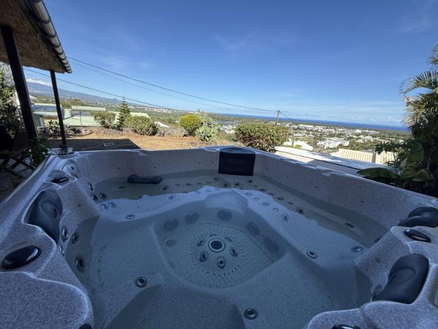 A louer maison T4 vue mer Jacuzzi à l'étang salé les hauts