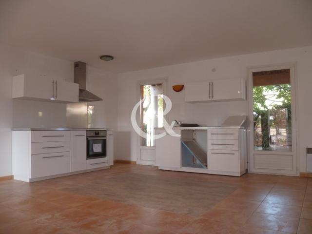 A LOUER MAISON T4 PROCHE COMMODITES