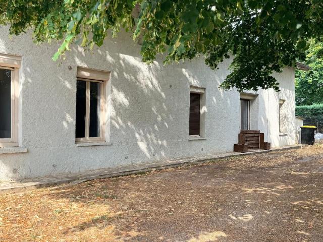 À louer maison T6 de 157 m2 avec jardin à Bessières