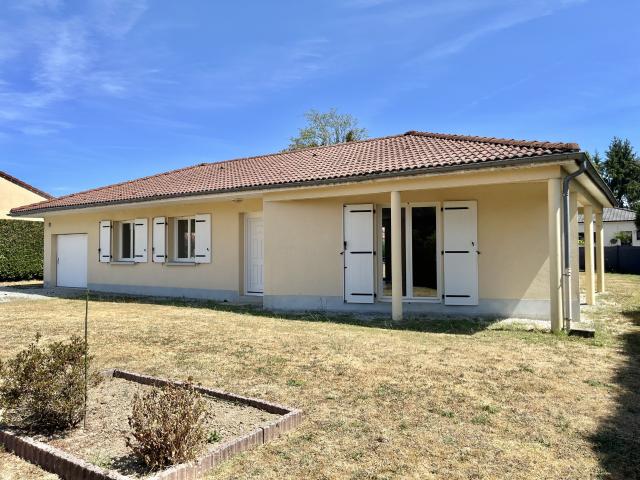 A louer maison à COUZEIX Plain pied de 99 m2 3 Chambres Cuisine équipée Garage Clôturé