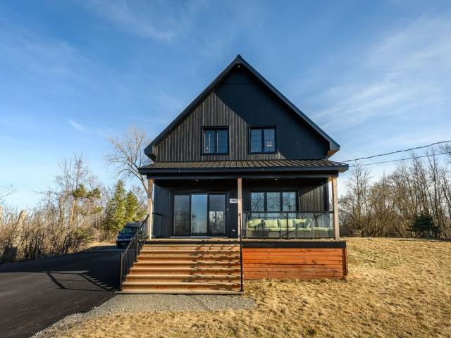 À louer / Maison à étages