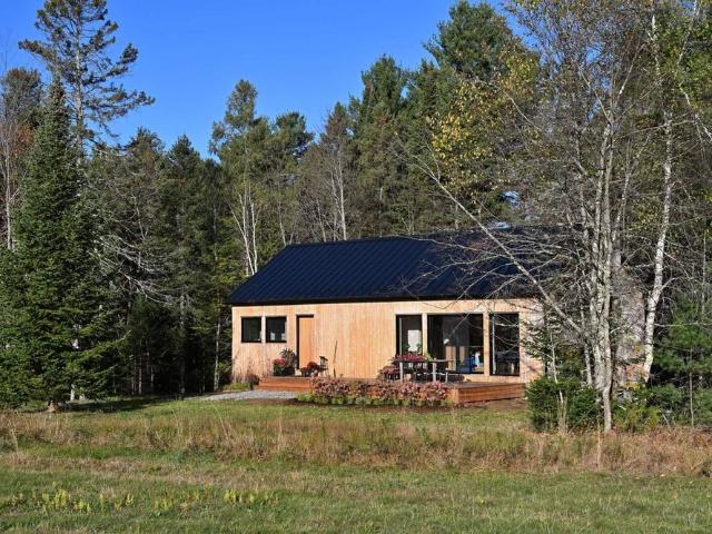 À louer / Maison à étages
