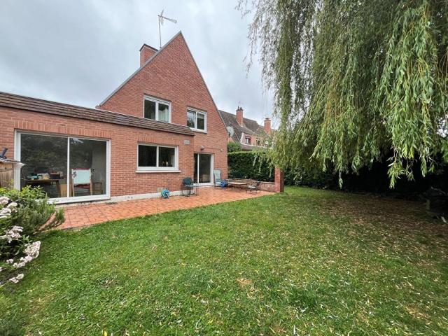 a louer: maison à hem•• 1 350 €