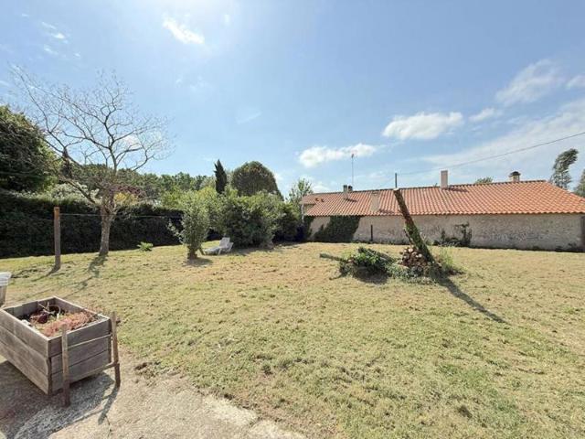 A LOUER MAISON DE TYPE 4 AVEC JARDIN SECTEUR SAINT CHRISTOLY DE BLAYE
