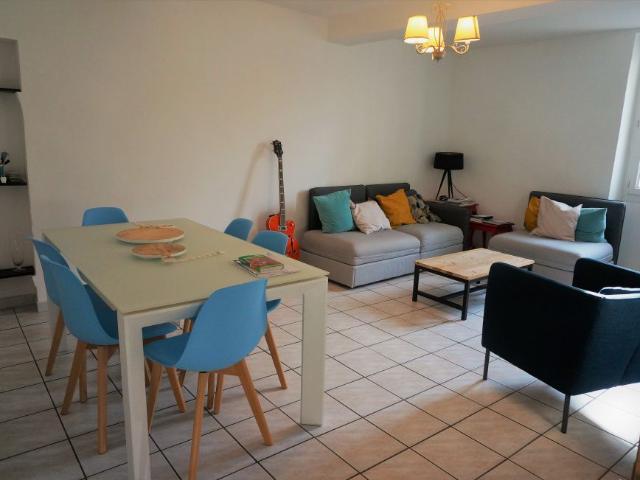 A LOUER: Maison de village T3 en R+2 SH d'environ 100m²