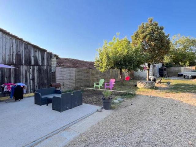 A LOUER MAISON EN PIERRE DE 70 M2 AVEC JARDIN CLOS SECTEUR BERSON / ST GIRONS D'AIGUEVIVES