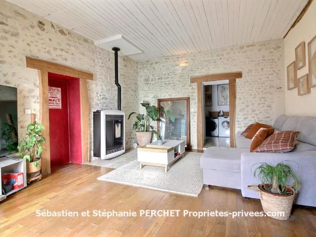À LOUER ?Maison en pierres pleine de charme 3 chambres Cour sans vis à vis