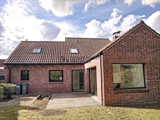 À louer Maison individuelle, 7 pièces située à Marcq en Baroeul 59700