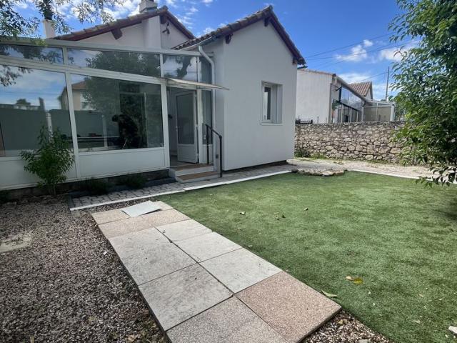 À louer – Maison individuelle T3 d’environ 73 m² avec véranda, garage et extérieur