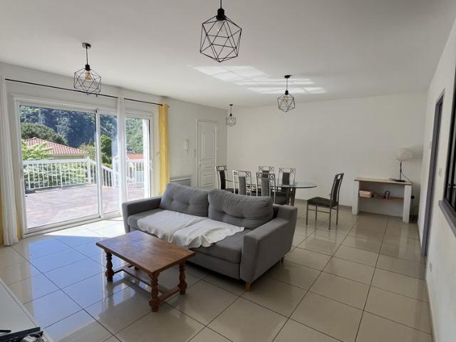 À LOUER – Maison individuelle T4 meublée de plain pied proche des commodités du centre ville