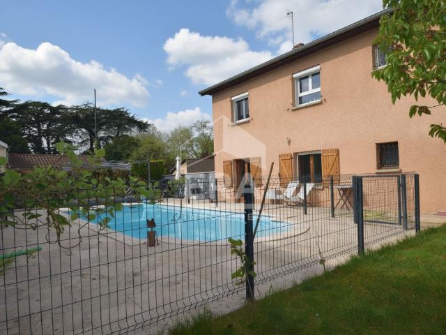 A LOUER Maison meublée T5 de plain pied avec piscine CHAZAY D'AZERGUES