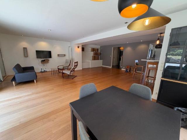 A LOUER Maison meublée, 4 chambres, jardin et garage