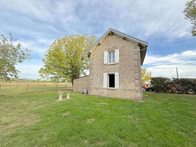 A LOUER MAISON PIERRE T2 AVEC JARDIN PROCHE DE SAINT VINCENT DE PAUL / AMBES