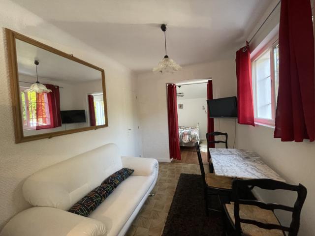 À LOUER MAISONNETTE MITOYENNE MEUBLEE À L'ANNÉE À MIMBASTE