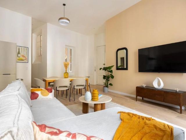 A Louer Marseille 13006 Préfecture/ N D du Mont somptueux Type 4 meublé 86m2 dans immeuble bourgeois