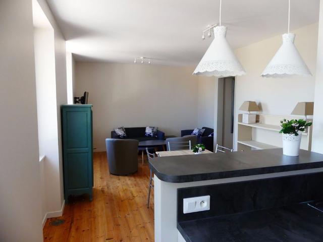 A LOUER MEUBLE A L ANNEE: appartement T4 79 m� � AGON COUTAINVILLE