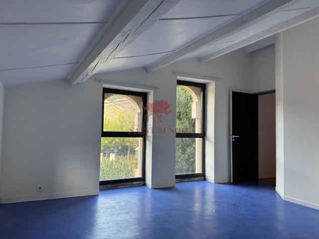 A LOUER MONTPEYROUX 34 Appartement 4 pièces et terrasse