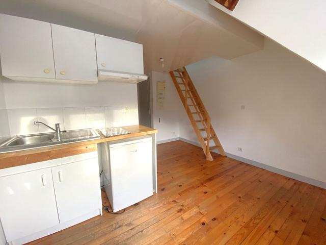 A LOUER NANTES PROCE BD DES ANGLAIS Appartement Type 1 bis en DUPLEX
