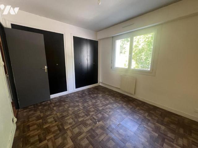 A LOUER NANTES ROND POINT DE PARIS Appartement T2 1ER ETAGE + CAVE ET GARAGE