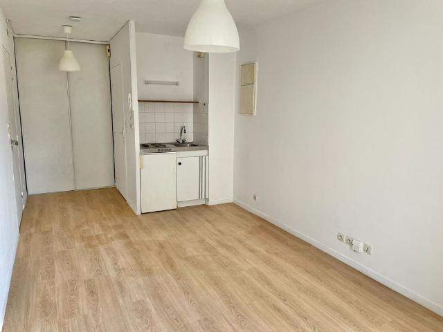 A LOUER NANTES ST CLEMENT Studio de 18.89 mï¿½ IDEAL ETUDIANT
