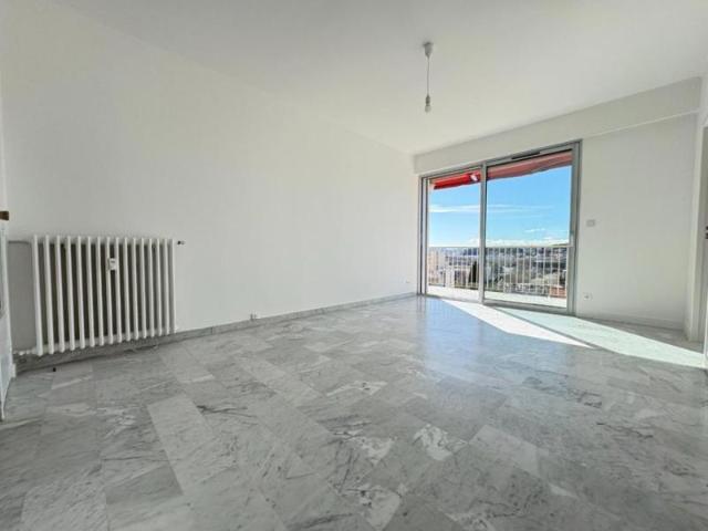 A LOUER NICE OUEST/ AV SAINTE MARGUERITE 4 PIECES AVEC PARKING ET TERRASSE