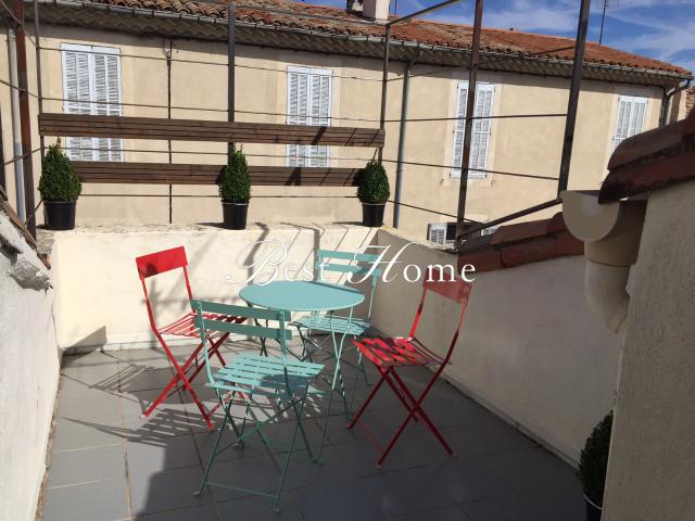 A louer Nîmes, à deux pas des Arènes et Musée des Beaux Arts, T3 meublé avec balcon et terrasse Nîmes 30000