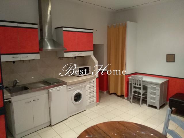 A louer Nîmes, quartier Gambetta, appartement T1 meublé, au calme dans une copropriété bien entretenue. Nîmes 30000
