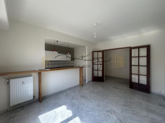 A LOUER NIMES REVOLUTION AGREABLE P3 AVEC PARKING TERRASSE CAVE ET CLIMATISATION