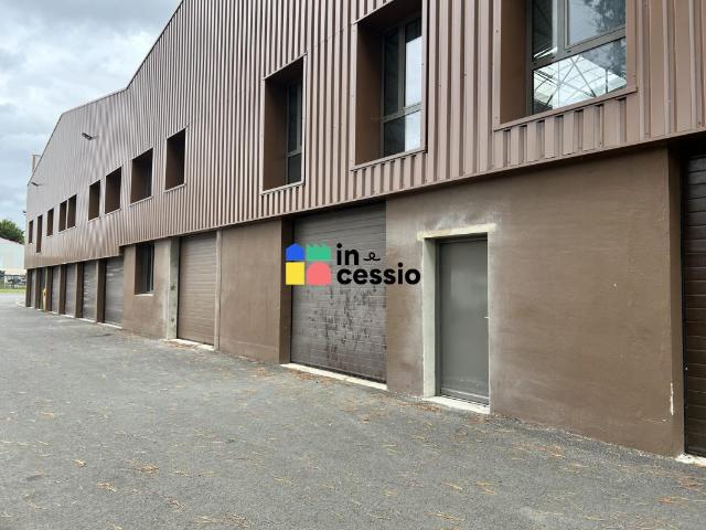 ? À LOUER – ATELIER / LOCAL DE STOCKAGE 300 m² MONCÉ EN