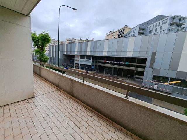 A LOUER Au pied RER A Nogent sur Marne 2p avec balcon