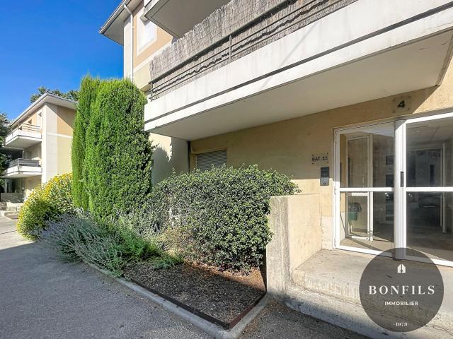 A LOUER AVIGNON EXTRA MUROS 84000 – quartier eisenhower – T3 – place de parking – refait à neuf
