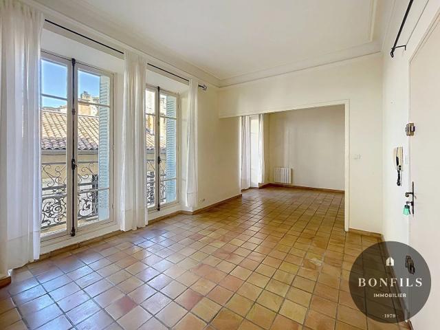 A LOUER AVIGNON INTRA MUROS 84000: appartement 2 pièces à lou