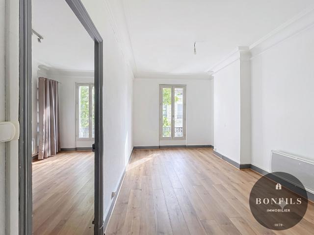 A LOUER AVIGNON INTRAMUROS 84000: appartement 2 pièces NON MEUBLE vue dégagée secteur CARNOT