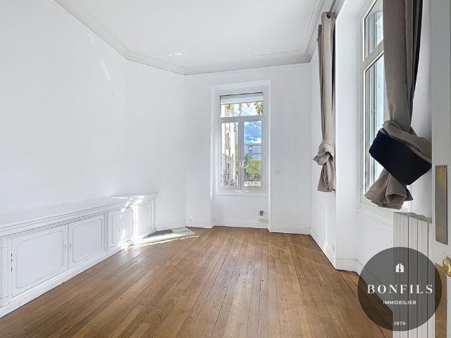 A LOUER AVIGNON INTRAMUROS 84000: Appartement 3 pièces non meublé avec balcon !