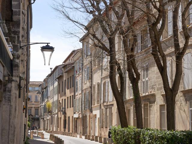 A LOUER AVIGNON INTRAMUROS 84000: charmant T2 quartier grande fusterie