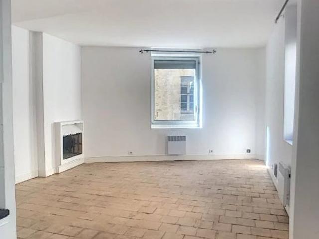 A LOUER AVIGNON INTRAMUROS 84000: charmant T2 quartier grande fusterie