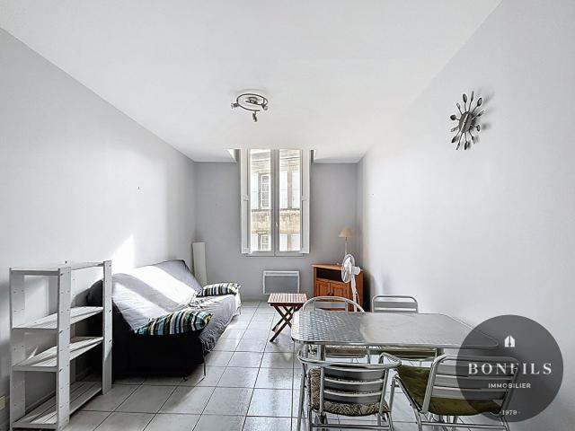 A LOUER AVIGNON INTRAMUROS 84000: lumineux appartement 1 pièces BIS meublé !