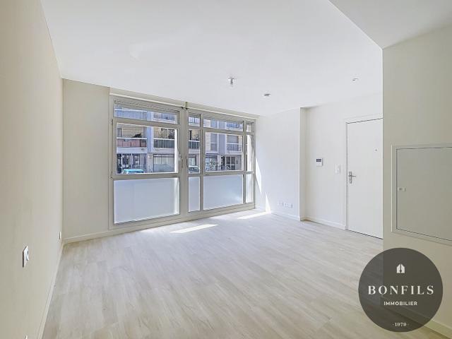 A LOUER AVIGNON INTRAMUROS 84000: studio climatisé – refait à neuf – cuisine équipée !