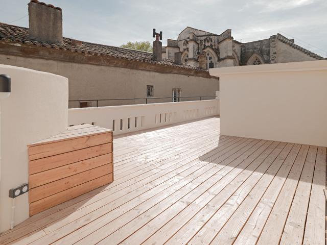 A LOUER AVIGNON INTRAMUROS – SECTEUR CORPS SAINTS 84000: appartement 3 pièces en dernier étage avec terrasse !