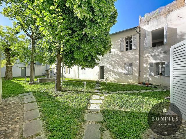 A LOUER AVIGNON INTRAMUROS SECTEUR RUE DES LICES 84000: ch