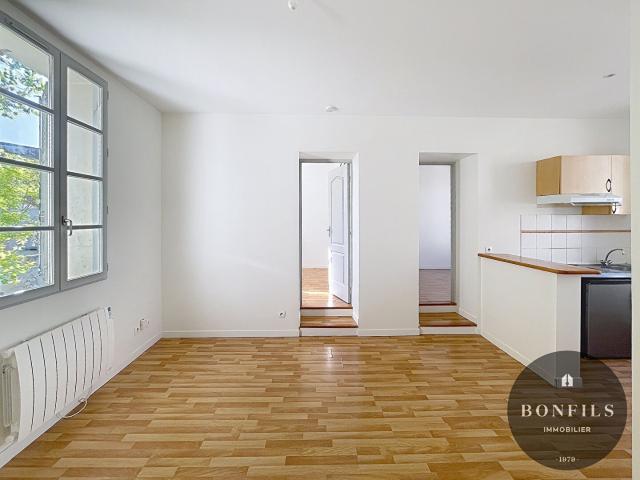 A LOUER AVIGNON INTRAMUROS – SECTEUR RUE DES LICES 84000: charmant T3 en dernier étage
