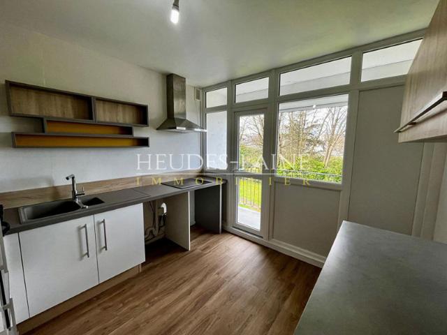A LOUER: AVRANCHES: APPARTEMENT F.4 NON MEUBLE
