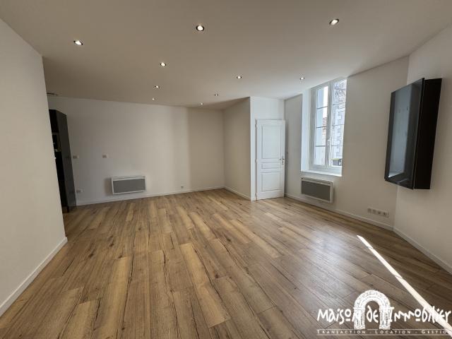 A louer à COGNAC Appartement de 49m2 2 pièces Cour